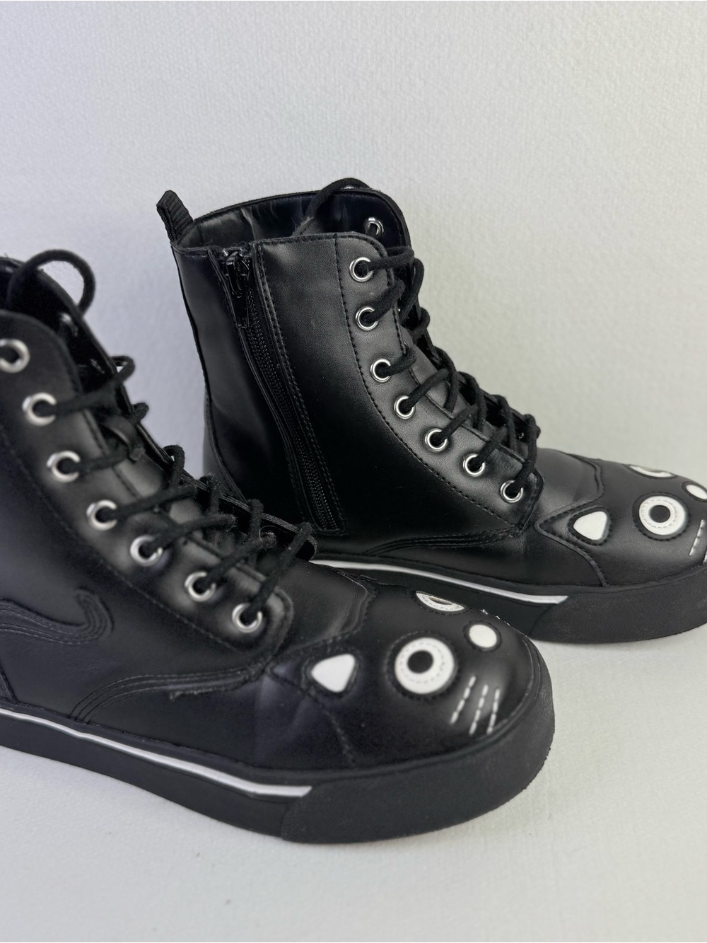 T.U.K Black Lace-Up Platform Boots with White Cat Appliqué NWOT - Picture 2 of 7